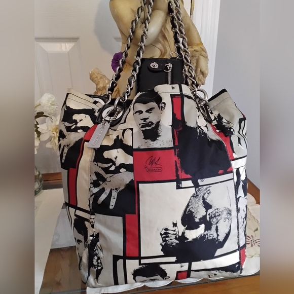 Limited Edition UFC x Coach collab - Picture 14 of 15